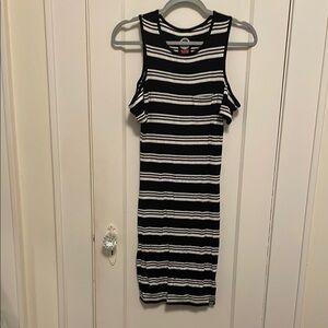 Superdry Black/White cold shoulder dress XS